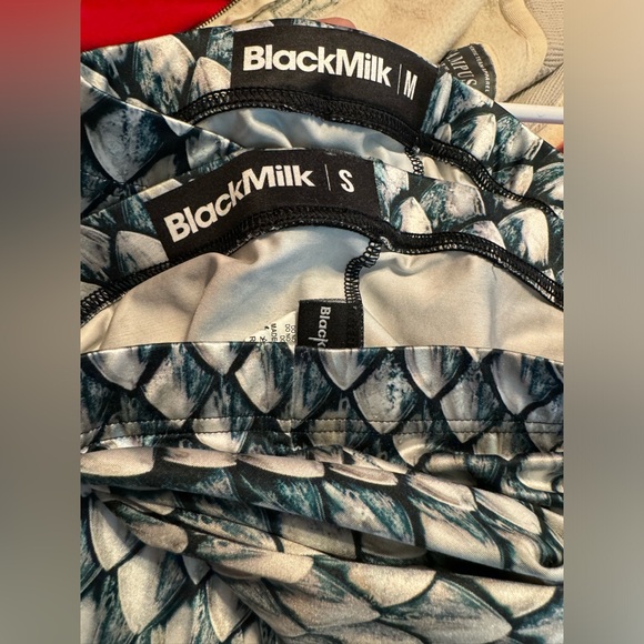 DRAGON SCALES SILVER LEGGINGS - Picture 7 of 7